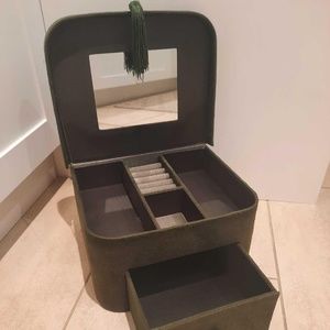 Crabtree & Evelyn Vintage Forest Green Suede 2 Tiered Jewelry Box